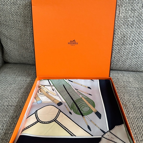 NEW HERMES Bagage a Main 100% SILK Scarf 90 w/ Receipt - Picture 2 of 16